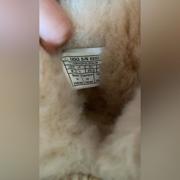 UGG Baby Erin Bootie in Chestnut Size M - Picture 5 of 5